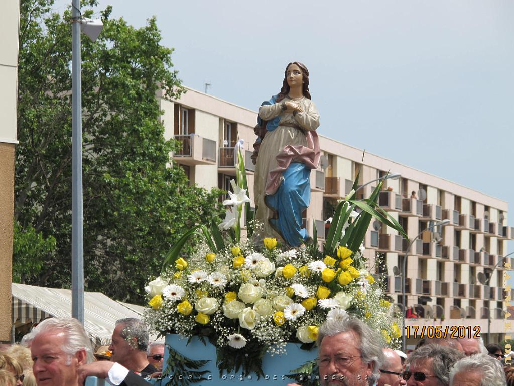 NIMES 2012 05 17 LA PROCESSION ET LA VIERGE DE SANTA CRUIZ.JPG -                                